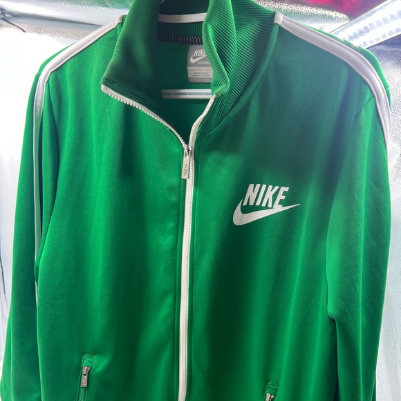 Nike jacket - Picture 1 of 6